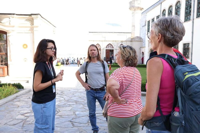 Istanbul: Topkapi Palace and Harem Museum Tour with Ticket - Gardens and Courtyards: The Calm Between the Big Statements