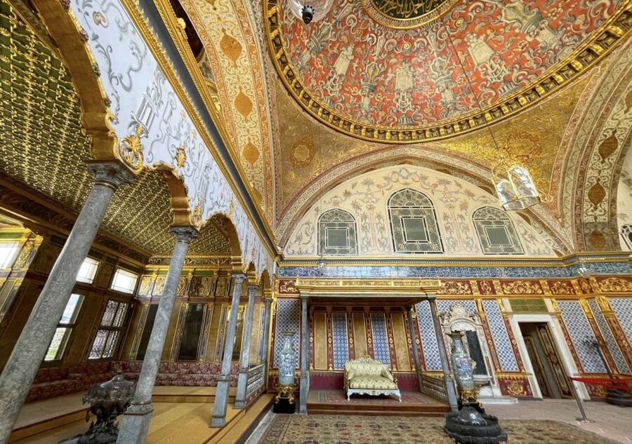 Istanbul: Topkapi Palace Guided Tour - Treasury and Collections: Crystal, Silver, and Chinese Porcelain