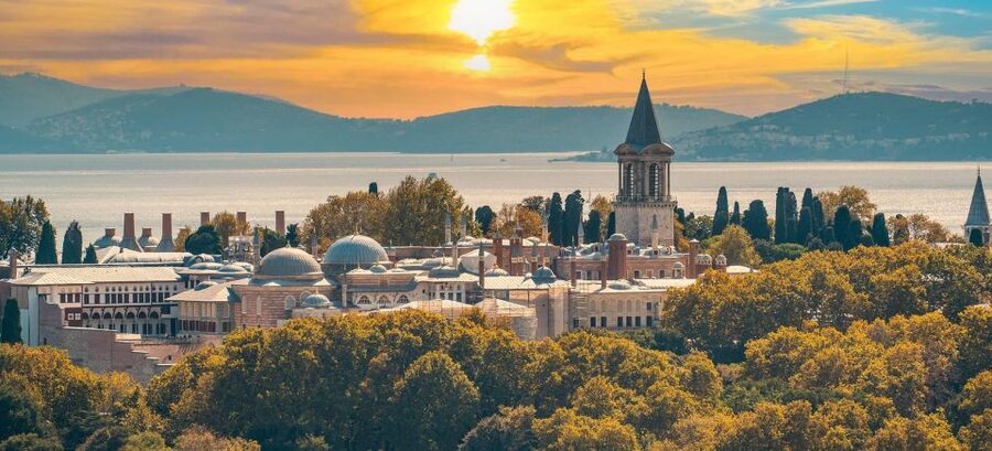 Istanbul: Topkapi Palace Skip-the-Line Ticket & Guided Tour - Entering Topkapi from the Fountain of Sultan Ahmed III