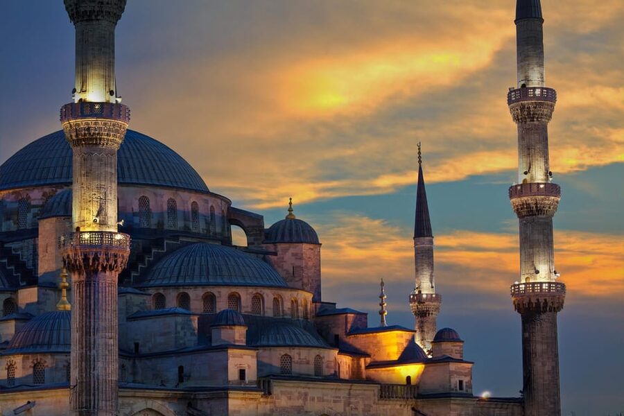 Istanbul: Tour of Hagia Sophia and Blue Mosque By Night - Meeting at the German Fountain, then stepping into the quieter circuit