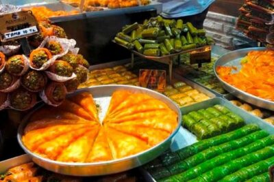 Istanbul Traditional Food Tour with Dinner on Off-Touristy-Path