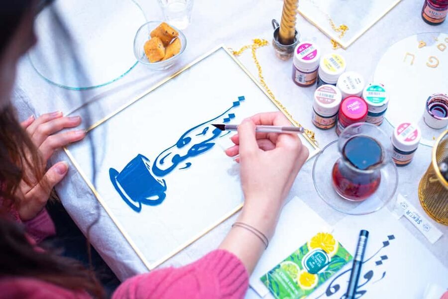 Istanbul: Turkish Calligraphy Workshop & Brass Framed Glass - Painting on glass: how to get a clean result without overthinking it