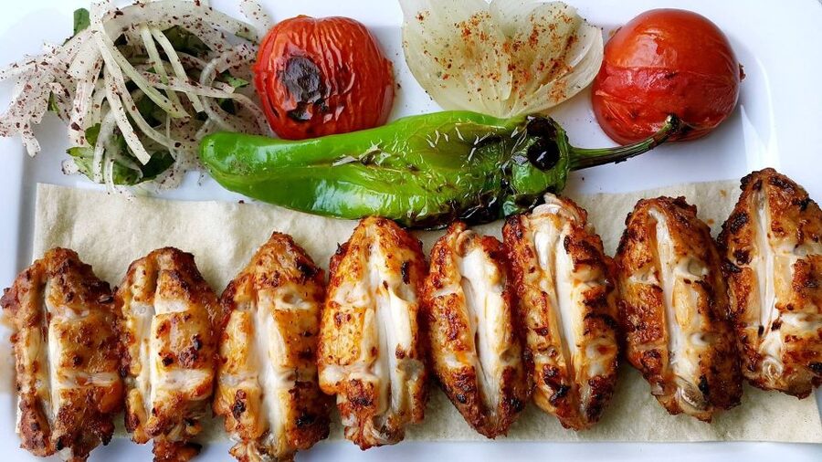 Istanbul: Turkish Food Tour in Kadikoy Across the Bosphorus - The meze-style tasting: olives, cheese, and the small-plate strategy