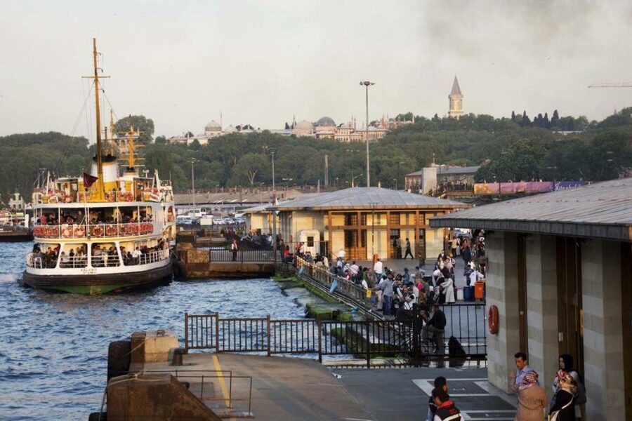 Istanbul: Turkish Food Tour in Kadikoy Across the Bosphorus - Market time in Kadikoy: how you learn what to buy and what to order