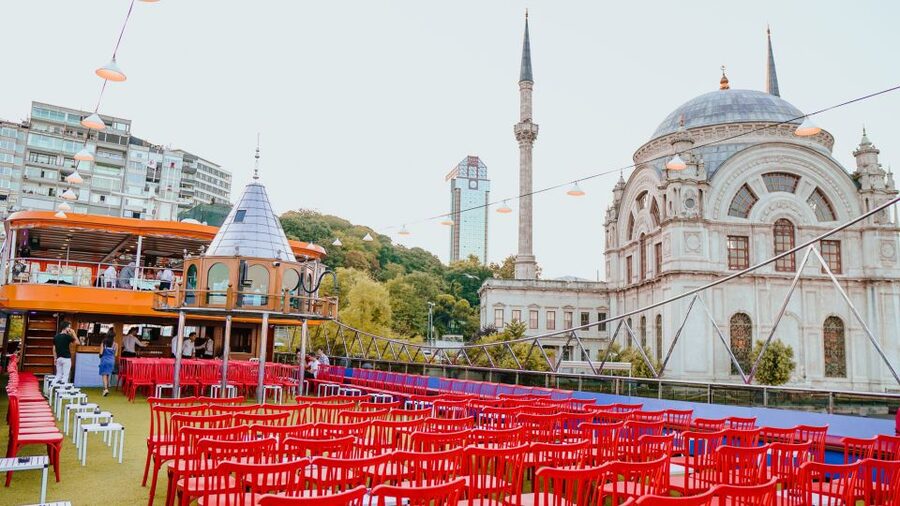 Istanbul: Turkish Night on the Bosphorus Dinner Cruise - Sightseeing at night: what you gain by staying on the water