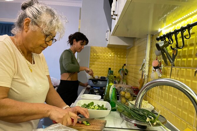 Istanbul Vegan/Vegeterian Cooking Class with Locals at Home - The hands-on cooking part, built for small-group help