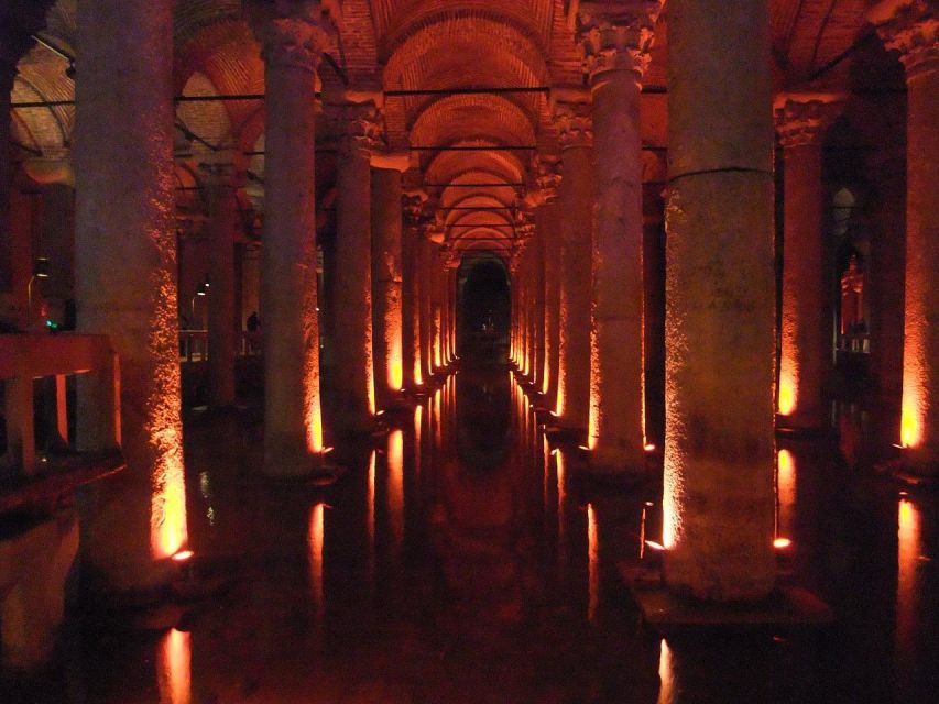 Istanbul Walking Tour: Discovering Old Town - A fast way to see Hagia Sophia and the Basilica Cistern