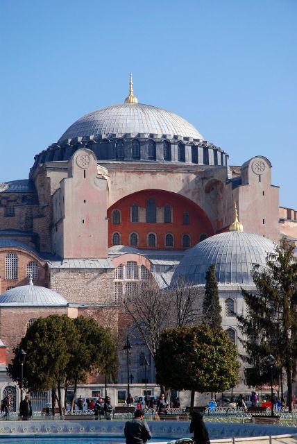Istanbul Walking Tour: Discovering Old Town - Hagia Sophia: what to focus on in your guided visit