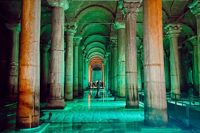 IstanbulBasilicaCistern/fastEntranceEnglish/Spanish (not tickets) - Medusa Head Bases: A Small Detail with Big Visual Impact