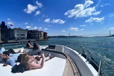 Luxury Bosphorus Yacht Tour – Asian Side Stop & Exploration