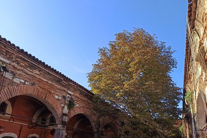 Photograph the Hidden Corners of the Grand Bazaar in Istanbul - Tea stops and workshop scenes you can actually photograph