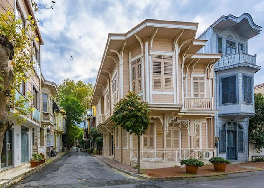 Prince's Island Group Tour - Büyükada for Two Hours: Lunch, Waterfront Strolls, and a Short-Cut Ride