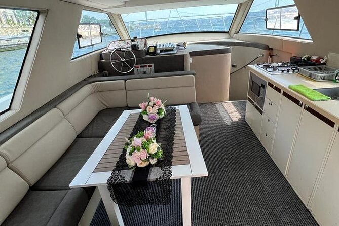 Private 2-Hour Bosphorus Cruise with Yacth - Galata Bridge, Beylerbeyi Palace, and the Ottoman shore views
