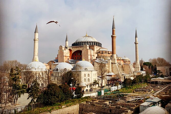 Private 5-6h: Topkapi + Hagia Sophia + Blue Mosque + Grand Bazaar - Meeting at House of Medusa, ending at the Grand Bazaar