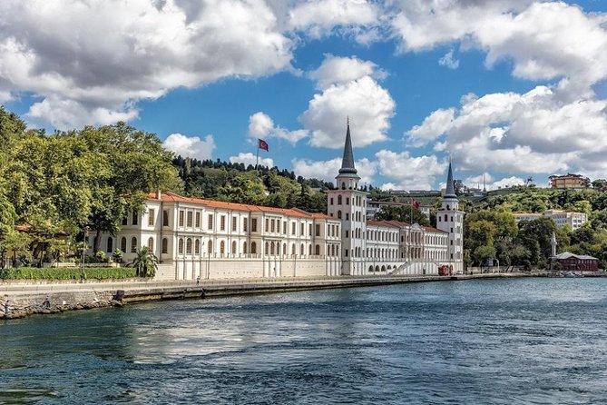 Private Bosphorus Cruise and Egyptian Bazaar with Motor Yacht - Rumeli Hisari and Rumelihisar Fortress viewpoints: the Fatih story in real time
