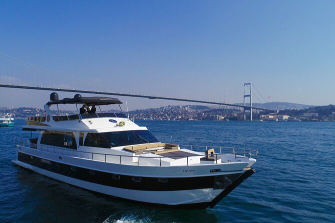 Private Bosphorus Cruise with Luxury Yacht - Çırağan Palace and Ortaköy: luxury waterfront plus quick local flavor