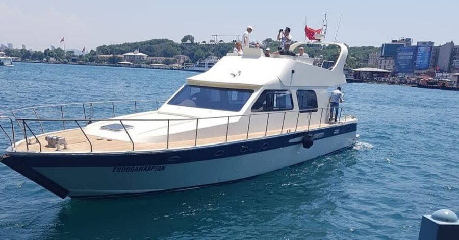 Private Bosphorus Sightseeing Cruise By Luxury Yacht - European Side to Asian Side: How the Two Shores Feel Different