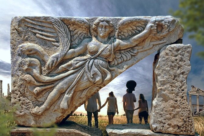 Private Ephesus Day Tour From Istanbul by Plane - Şirince Village: One Hour of Hills, Vines, and Greek-Style Streets