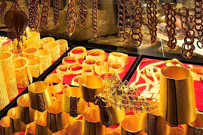 Private Guided Bazaar Tour in Istanbul - Leather in the bazaar: what to look for beyond the jacket
