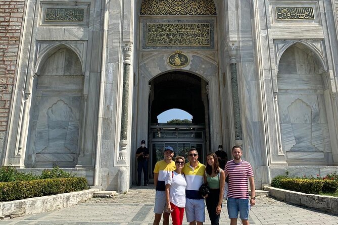 Private Guided Best of Istanbul - Topkapi Palace interiors and gardens, plus the Tuesday reality