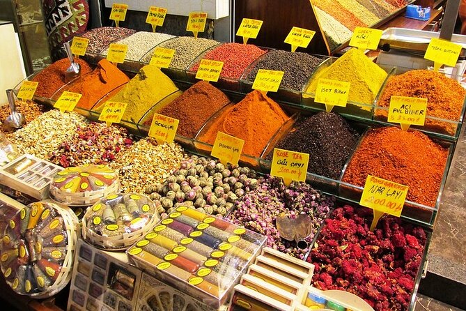 Private Guided "Energy of Istanbul-Skip the Line" Tour, Day 2 - Misir Çarşısı Spice Market: Tastings Inside a 360-Year Maze