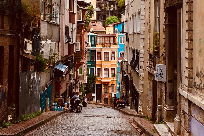 Private & Guided Fener - Balat Walking Tour - Istanbul - Coffee and tea under the Valens Aqueduct at Kadinlar Pazari
