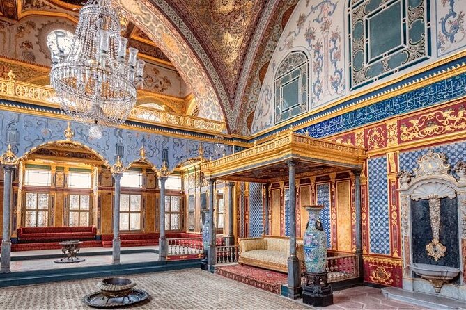 Private Guided Tour Hagia Sophia, Cistern, Topkapi and Bazaar - Topkapi Palace Museum and the Harem: seeing Ottoman power up close