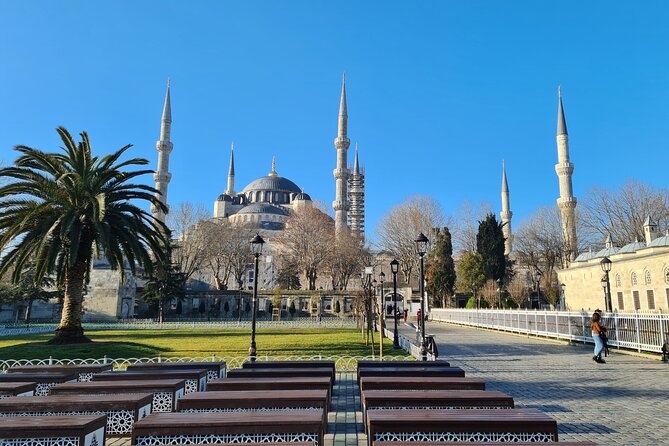 Private Guided Tour in the Old City of Istanbul - Blue Mosque: dress code and Ottoman design clues