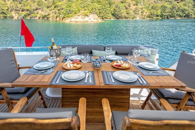 Private Luxury Yacht Cruise on Bosphorus - Dolmabahçe Palace Views: Ottoman Grandeur by the Water