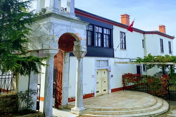 Private Princes' Islands Tour - Exploring by foot, bicycle, and an e-bus circuit