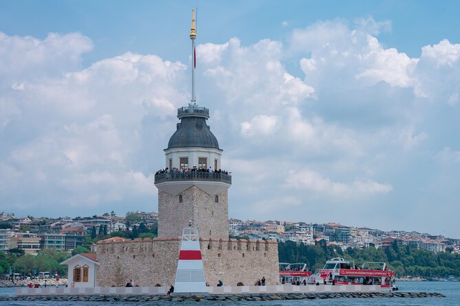 Small-Group 2 Hours Bosphorus Luxury Yacht Cruise in Istanbul - The Bridge That Marks Europe and Asia: A Photo Stop You’ll Feel