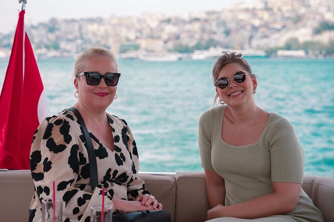Small-Group 2 Hours Bosphorus Luxury Yacht Cruise in Istanbul - Ortaköy, Dolmabahçe, and the Waterfront Mosque Moments