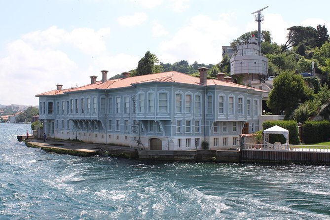 Small Group Full-Day Istanbul: Old City, Bosphorus Cruise & Lunch - Grand Bazaar: Optional Presentation, Real Shopping Energy