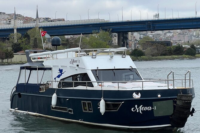 Sunset Bosphorus Yacht Cruise with Golden Horn - Getting aboard near İDO Deniz Otobüsleri in Kabataş (and finding your boat fast)