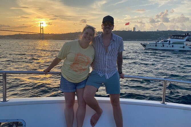 Sunset Cruise on Luxury Yacht with Transfers - Onboard Comfort: Where Wi-Fi, Restrooms, and Seating Matter