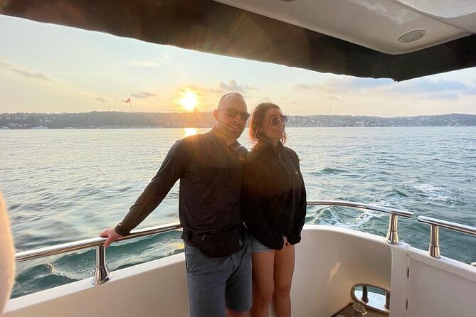 Sunset Cruise on Luxury Yacht with Transfers - Üsküdar and Kız Kulesi: the classic Istanbul postcard moment