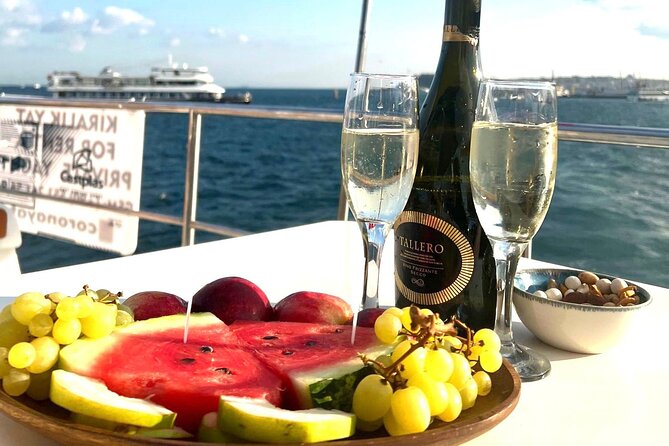 Sunset or Daytime Istanbul Guided Luxury Yacht Cruise with Snacks - Guide quality: what you should expect in English narration