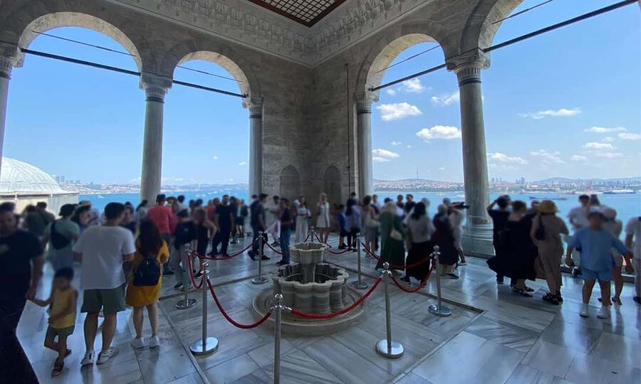 Topkapi Palace + Basilica Cistern Tickets & Audio Guide - Fast Track Access for Three Big Stops in Istanbul