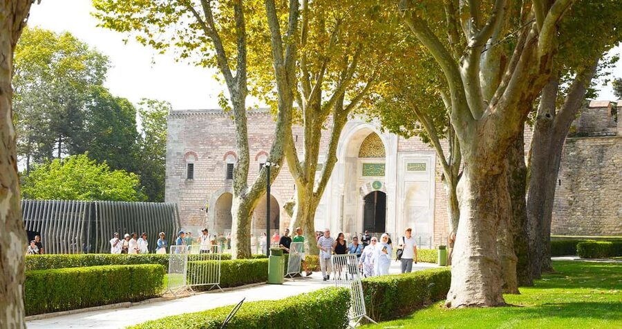 Topkapi Palace Complete Tour: Harem & Hagia Irene Included - Priority entry: the real value is time and momentum