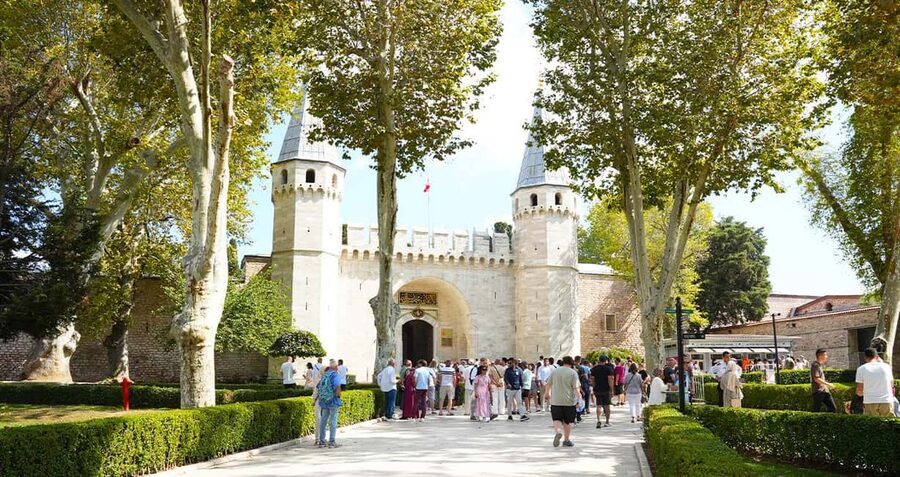 Topkapi Palace Complete Tour: Harem & Hagia Irene Included - The Harem: power behind ornate doors
