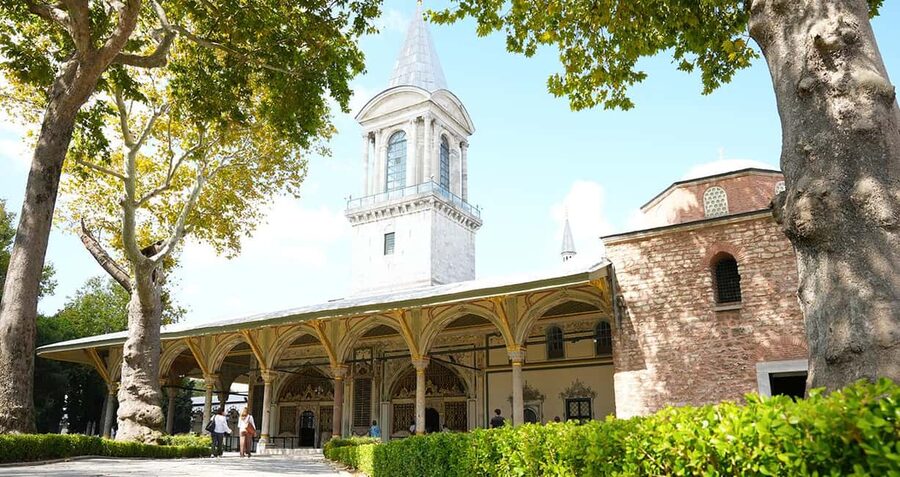 Topkapi Palace Complete Tour: Harem & Hagia Irene Included - Who this tour suits best