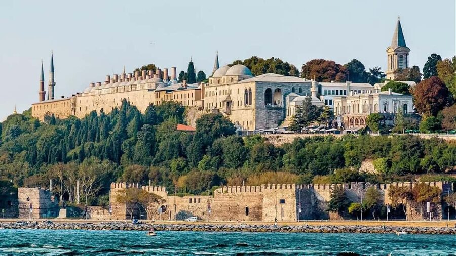 Topkapi Palace & Harem, Skip-the-Line SMALL GROUP - Ottoman architecture and tilework: what your guide will point out