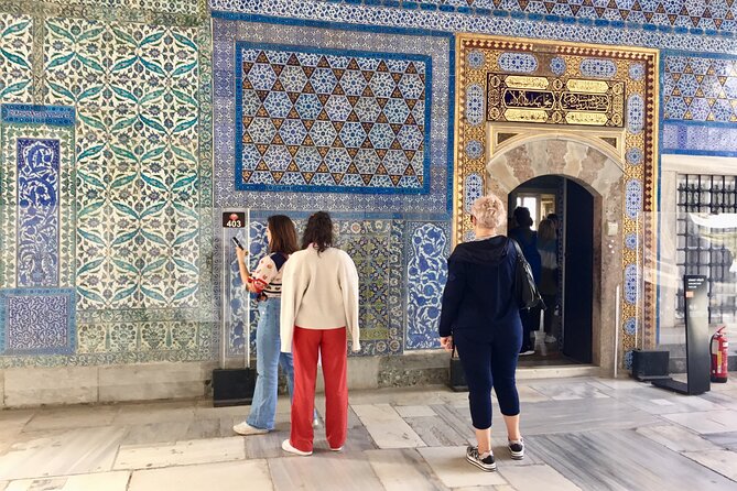 Topkapi Palace with Harem and Blue Mosque Guided Tour - Topkapi Palace and the Harem: what to focus on with 2 hours