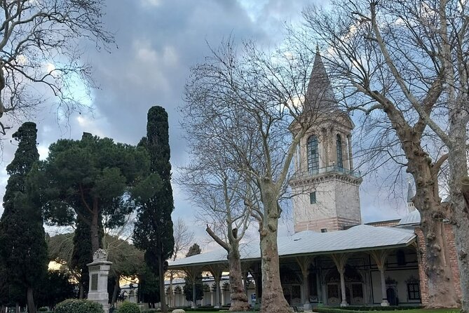 Topkapi Palace with Harem Walking Tour with Guide - Topkapi Palace Museum Hour: What You’ll See and How to Not Feel Lost