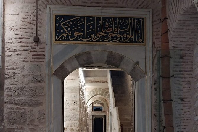 Topkapi Palace with Harem Walking Tour with Guide - Meeting Point, Timing, and the Small Group Advantage