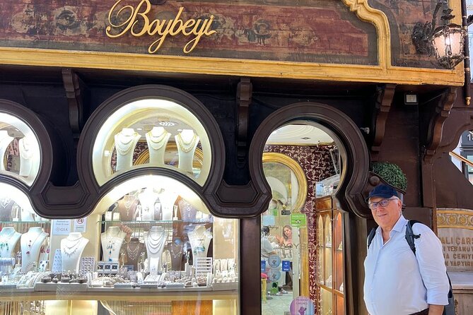 Tours of the Grand Bazaar of Istanbul with its Terraces and Behind the Scenes - Carpets, silk, and ceramics, without losing the plot