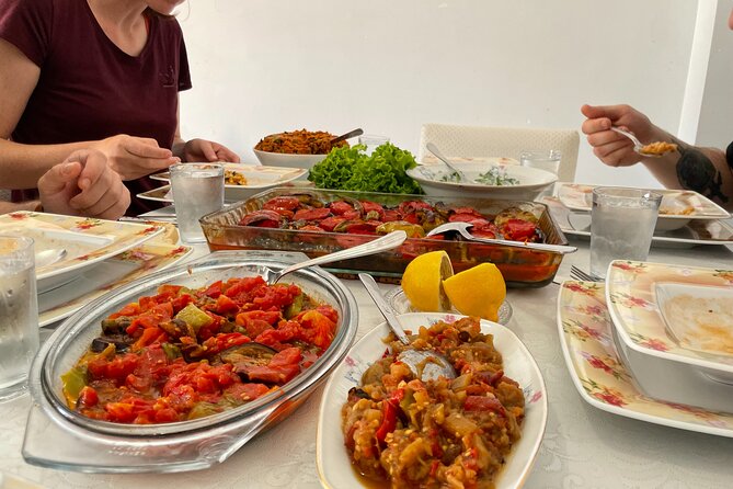 Traditional Family Dinner in Istanbul with with Eastern Family - What happens at the family dinner table