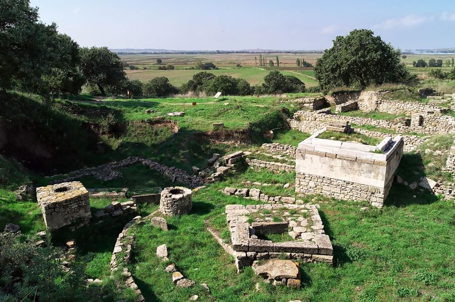 Troy: Full-Day Tour from Istanbul - The Trojan horse replica and the photo reality