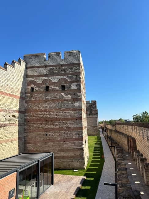 Walls of Contantinople and Byzantine Palace Tour - Starting in the Ottoman Fortress and Golden Gate area
